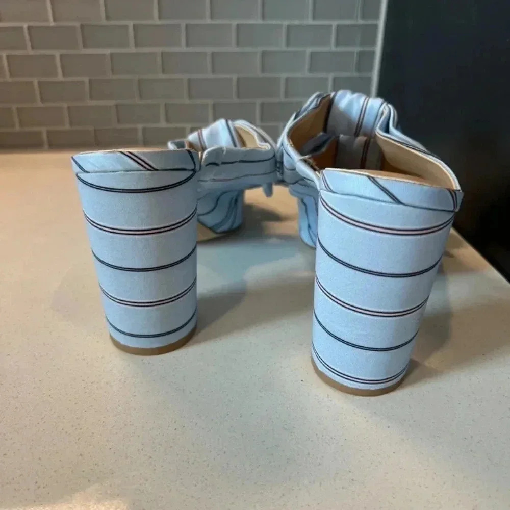 Worn a few times indoors only. Comfortable wide heel size 10 brand Gianni Bini - Picture 5 of 6